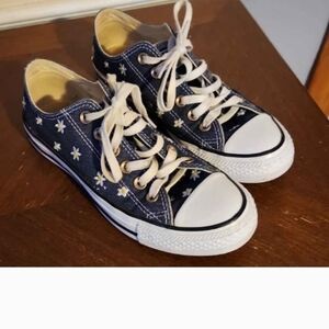 Converse Daisies